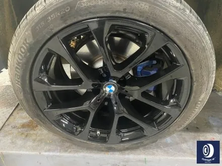 기존 고객 재방문 / BMW G05 X5 45e 휠 상처 수리 후, 블랙 유광 휠 복원 도색 / 용인 처인구