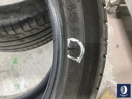 벤츠 V클래스 V300D 휠 상처 수리 후, 블랙 유광 휠도색 + 손상된 타이어 신품으로 교체 작업까지_! / 용인 처인구