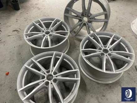 BMW G20 320I 타 업체 잘못된 수리 도색 불량 19인치 791M 약품 박리 (페인트 제거) 후, 블랙 유광 휠도색 + 부식 & 분진 제거 후,블루 캘리퍼 도색 / 용인 처인구