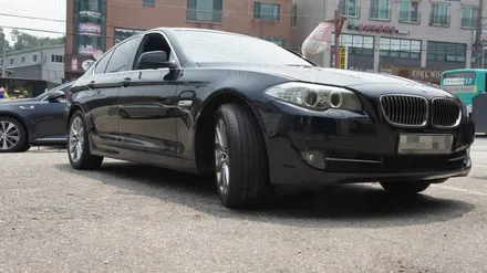 각각 다른 휠의 두 대의 차량의 BMW 528I 고스트크롬 휠도색(간만에 콜라보). / 용인 처인구