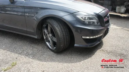 뭔가 이상하고 지저분한 컬러의 벤츠 CLS 63 AMG 휠을 다시 고스트크롬으로 고급스럽게 휠도색. / 용인 처인구