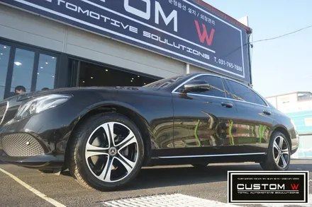 커스텀W에서 벤츠 W213 E220d 기본 실버 휠을 다이아몬드컷팅 휠수리로 블랙폴리시 휠로 만들다. / 용인 처인구
