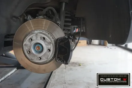 벤츠 W213 E300 아방가르드 다이아몬드컷팅 휠수리로 블랙폴리쉬 휠 만들기 그리고 캘리퍼도색. / 용인 처인구