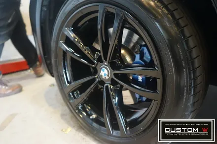 BMW G바디 7시리즈 블랙유광 휠도색, M퍼포먼스 블루 캘리퍼도색. / 용인 처인구