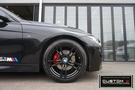 블랙바디  블랙휠 찰떡 궁합.! BMW F30 441M 휠상처 수리후, 블랙유광 휠도색 그리고 레드 캘리퍼 도색 작업까지.! 커스텀W. / 용인 처인구