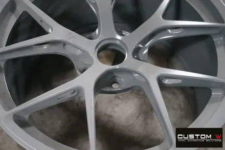 BMW M4 잘 못된 휠 수리 도색이력이 있는 BBS FI-R 단조휠 약품 박리 후, 페라리 골드 컬러 휠도색 재작업. / 용인 처인구