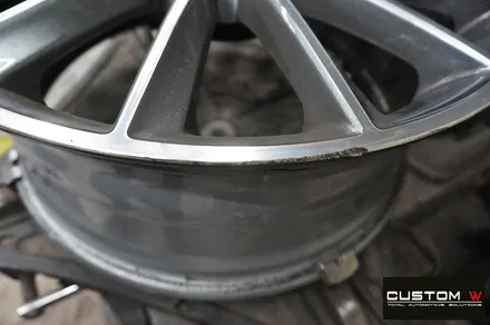 벤츠 E400 쿠페 20인치 마차휠 상처 수리 후 블랙유광 휠도색 + 레드 캘리퍼 도색 / 용인 처인구