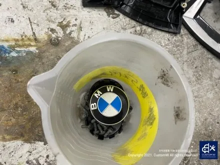 BMW G24 420i 860M 19인치 유광 블랙 휠 도색 + 휠 커버 20개도 함께 도색. (feat. 휠 커버가 왜 이리 많은 건가..;;) / 용인 처인구