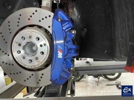 너무 멋진 토론토 레드 컬러 BMW G87 M2 스페셜 에디션   930M 휠 블랙 유광 도색 + 레드 캘리퍼 도색_! / 용인 처인구