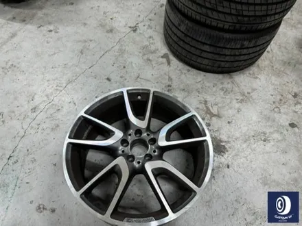 벤츠 W213 E43 AMG 휠 상처 수리 후 사틴 블랙 (무광 검정 / 매트 블랙) 휠 복원 도색 + 카본 세라믹 골드 캘리퍼 도색 / 용인 처인구