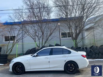 BMW 330e 휠 상처 수리 후, 블랙 유광 휠도색 / 용인 처인구