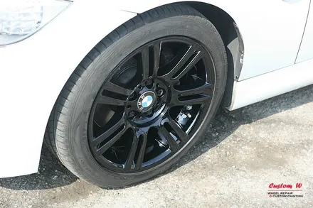 블랙유광 휠도색을 한 SUV와 승용차량.(JEEP 체로키,BMW 3 E90) / 용인 처인구