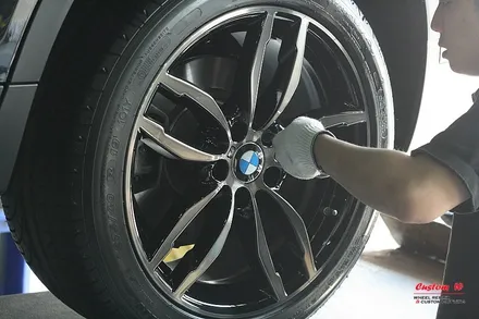BMW X3 M팩 휠을 다이아몬드컷팅 휠수리와 블랙클리어를 활용해서 M4 블랙폴리쉬 휠 처럼 만들다. / 용인 처인구