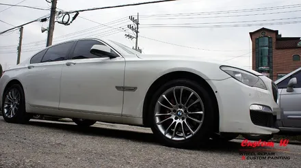 휠수리를 하고 고스트크롬 휠도색을 위해 멀리서 온 BMW7시리즈 차량입니다. / 용인 처인구