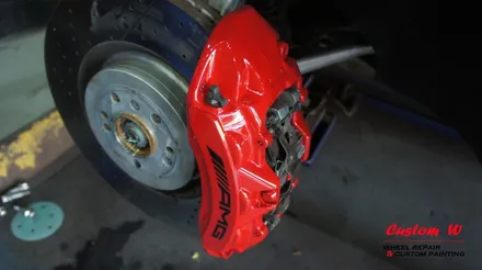 벤츠 AMG 라면 스포티한 블랙 휠과 레드 캘리퍼 조합을! 벤츠 GLE 63 AMG 블랙유광 휠도색, 레드 캘리퍼도색 작업기. / 용인 처인구