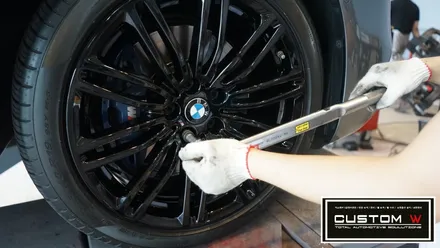 BMW G30 530d 맷블랙 휠을 블랙유광 휠도색으로 새롭게 만들어드렸습니다. / 용인 처인구