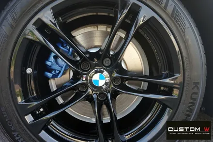 BMW F10 520D M 에어로 다이나믹 프로 에디션 휠 상처 수리, 블랙유광 휠도색 + 부식 녹 제거 후, 캘리퍼 도색. / 용인 처인구
