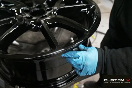벤츠 GLC43 AMG 휠 상처 수리 후 블랙유광 휠도색 + 카본 세라믹 골드 캘리퍼 도색 / 용인 처인구
