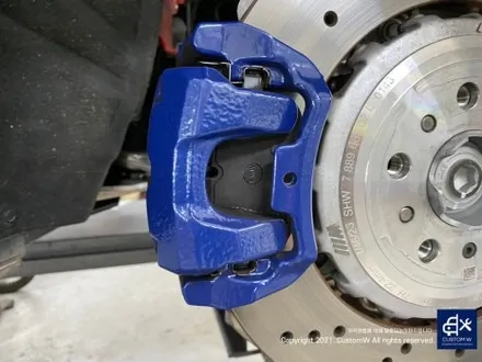 너무 멋진 토론토 레드 컬러 BMW G87 M2 스페셜 에디션   930M 휠 블랙 유광 도색 + 레드 캘리퍼 도색_! / 용인 처인구