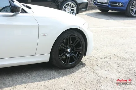 블랙유광 휠도색을 한 SUV와 승용차량.(JEEP 체로키,BMW 3 E90) / 용인 처인구