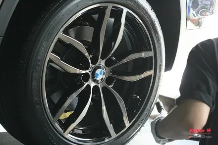 BMW X3 M팩 휠을 다이아몬드컷팅 휠수리와 블랙클리어를 활용해서 M4 블랙폴리쉬 휠 처럼 만들다. / 용인 처인구