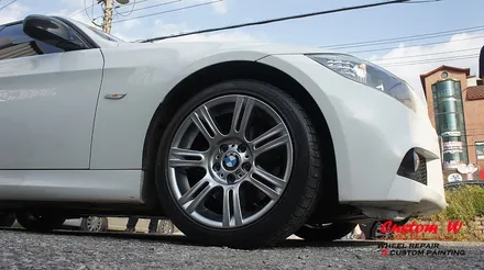 BMW E90 3시리즈 각기 다른 컬러 차량의 M팩 휠의 고스트크롬 휠도색. / 용인 처인구