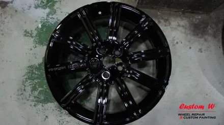 랜드로버 디스커버리4, 레인지로버 보그(골드캘리퍼도색) 차량의 블랙유광 휠도색. / 용인 처인구