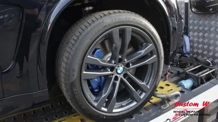 BMW X5 신차 고객분의 요청에 맞춘 휠도색과 M퍼포먼스브레이크 컬러로 캘리퍼도색. / 용인 처인구