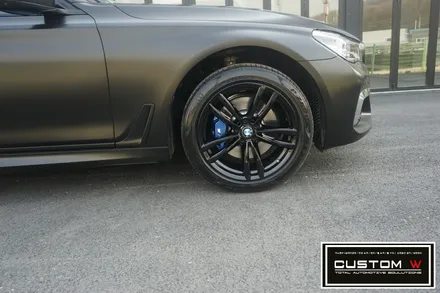 BMW G바디 7시리즈 블랙유광 휠도색, M퍼포먼스 블루 캘리퍼도색. / 용인 처인구
