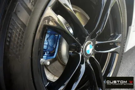 BMW F10 520D M 에어로 다이나믹 프로 에디션 휠 상처 수리, 블랙유광 휠도색 + 부식 녹 제거 후, 캘리퍼 도색. / 용인 처인구