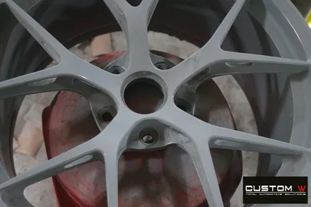 BMW M4 잘 못된 휠 수리 도색이력이 있는 BBS FI-R 단조휠 약품 박리 후, 페라리 골드 컬러 휠도색 재작업. / 용인 처인구