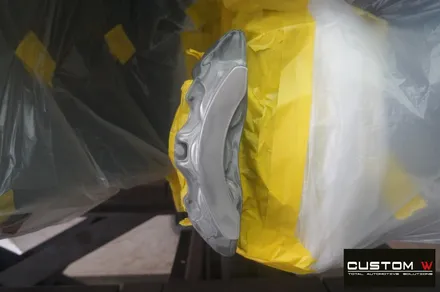 매일 같이 입고 되는  벤츠 GT43 AMG 4 도어 골드 캘리퍼 도색, 하이그로시 블랙 검정 유광 휠도색. / 용인 처인구