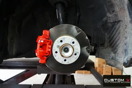 BMW F30 320D 잘못된 휠도색으로 인한 박리 작업 및 블랙유광 휠도색 + 레드 캘리퍼 도색 / 용인 처인구