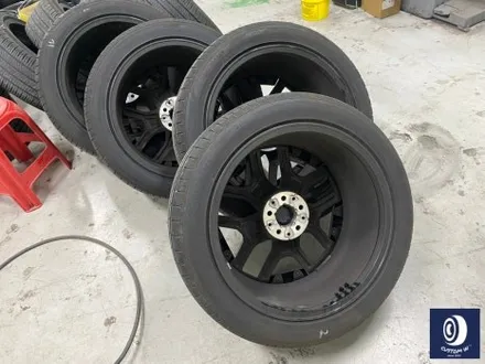 BMW 휠.. 왜 이렇게 만들까... 휠에 장착된 플라스틱 커버는 무슨 의미가 있나? 경량화? 디자인? 신형 740D 신0차 출고 작업 휠 커버 + 휠 블랙 도색 + 캘리퍼  도색 / 용인 처인구