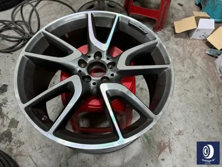 벤츠 W213 E43 AMG 휠 상처 수리 후 사틴 블랙 (무광 검정 / 매트 블랙) 휠 복원 도색 + 카본 세라믹 골드 캘리퍼 도색 / 용인 처인구