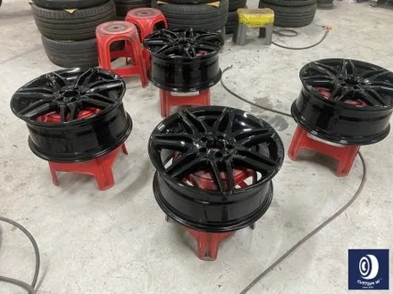 벤츠 V클래스 V300D 휠 상처 수리 후, 블랙 유광 휠도색 + 손상된 타이어 신품으로 교체 작업까지_! / 용인 처인구