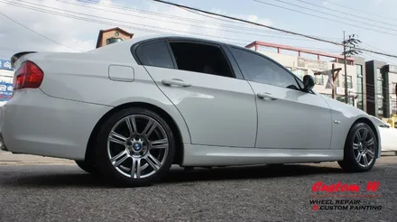 BMW E90 3시리즈 각기 다른 컬러 차량의 M팩 휠의 고스트크롬 휠도색. / 용인 처인구