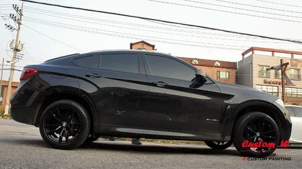 100주년을 기념해서 나온 BMW X6 30D 한정 모델의 블랙 휠도색과 블루 캘리퍼도색. / 용인 처인구