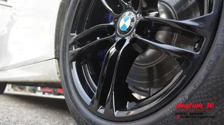 블랙 휠도색과 블루 캘리퍼도색 조합으로 BMW 520D M 에어로 다이나믹프로를 더 새롭게 변화시키다. / 용인 처인구