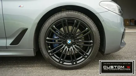 BMW G30 530d 맷블랙 휠을 블랙유광 휠도색으로 새롭게 만들어드렸습니다. / 용인 처인구