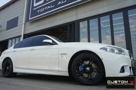 BMW F10 520D M 에어로 다이나믹 프로 에디션 휠 상처 수리, 블랙유광 휠도색 + 부식 녹 제거 후, 캘리퍼 도색. / 용인 처인구