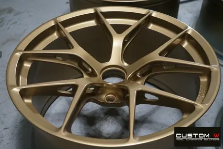 BMW M4 잘 못된 휠 수리 도색이력이 있는 BBS FI-R 단조휠 약품 박리 후, 페라리 골드 컬러 휠도색 재작업. / 용인 처인구