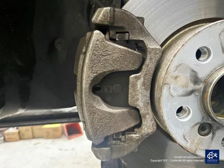 부식도 제거하고...BMW G20 320i 휠수리 후 블랙유광 휠도색 + 블루 캘리퍼 도색 / 용인 처인구