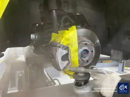 벤츠 E300 AMG LINE 19인치 별휠 상처 수리 후, 다이아몬드 커팅 복원 그리고 건메탈 그레이 캘리퍼 도색 작업까지. / 용인 처인구