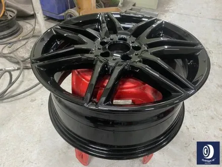 벤츠 V클래스 V300D 휠 상처 수리 후, 블랙 유광 휠도색 + 손상된 타이어 신품으로 교체 작업까지_! / 용인 처인구