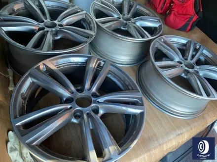 BMW F30 330i 442M 19인치 휠 상처 수리 및 부식 제거 /  약품 박리 ( 페인트 제거) 후, 블랙 + 실버 투톤 휠도색 / 용인 처인구