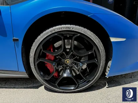 람보르기니 우라칸 LP610 조수석 앞 휠 상처 수리 후, 하이그로시 블랙 휠 복원 도색 / 용인 처인구