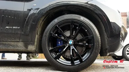 100주년을 기념해서 나온 BMW X6 30D 한정 모델의 블랙 휠도색과 블루 캘리퍼도색. / 용인 처인구