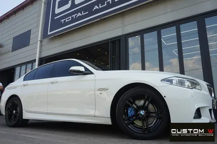 BMW F10 520D M 에어로 다이나믹 프로 에디션 휠 상처 수리, 블랙유광 휠도색 + 부식 녹 제거 후, 캘리퍼 도색. / 용인 처인구