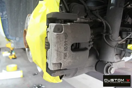 BMW X5 휠 상처 수리 후 블랙유광 휠도색 + 부식 제거 후 M 퍼포먼스 블루 캘리퍼 도색 / 용인 처인구